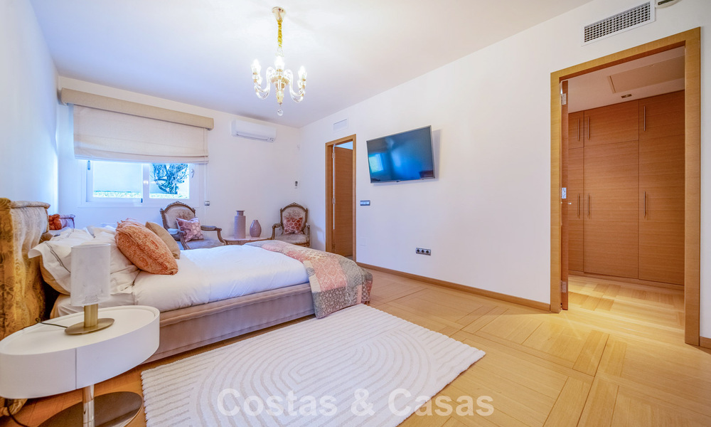 Luxe gerenoveerde villa op een steenworp van de golfbaan te koop in Guadalmina Alta, Marbella 795885