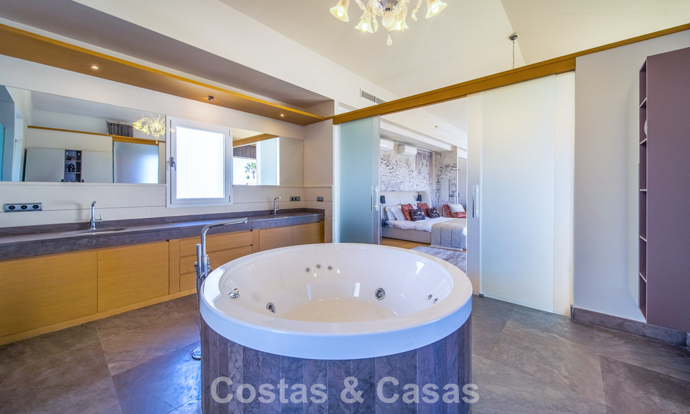 Luxe gerenoveerde villa op een steenworp van de golfbaan te koop in Guadalmina Alta, Marbella 795909