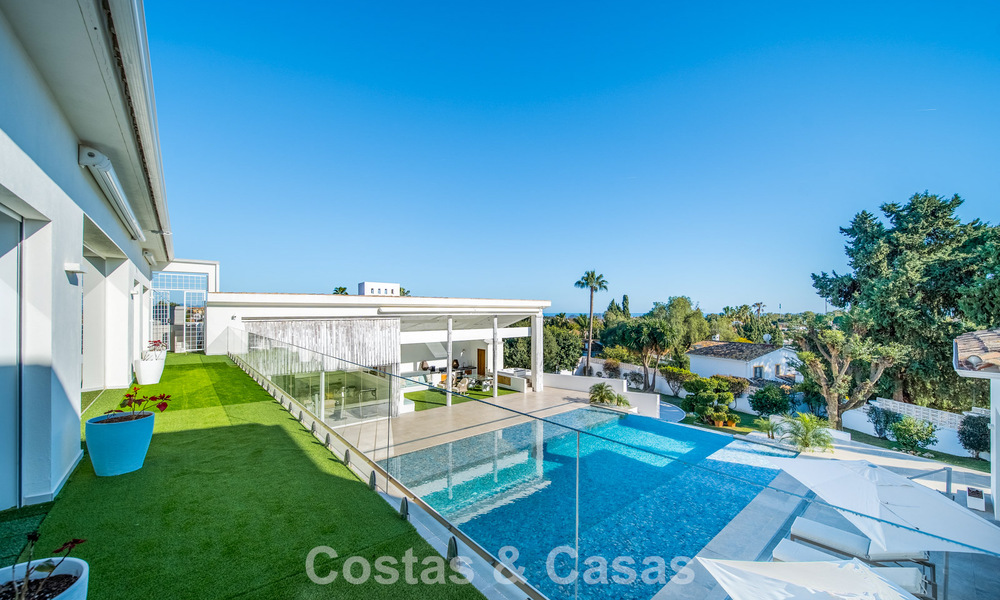 Luxe gerenoveerde villa op een steenworp van de golfbaan te koop in Guadalmina Alta, Marbella 795910