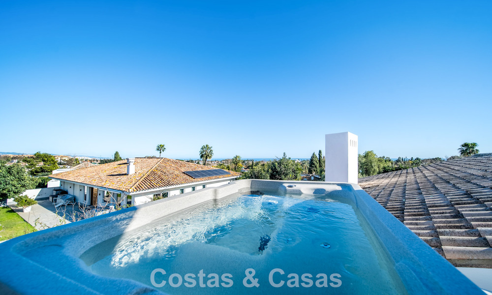 Luxe gerenoveerde villa op een steenworp van de golfbaan te koop in Guadalmina Alta, Marbella 795911