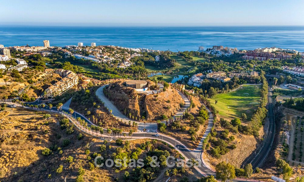 Exclusieve nieuwbouwappartementen met panoramisch golf- en zeezicht te koop in Benalmadena, Costa del Sol 795451