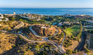 Exclusieve nieuwbouwappartementen met panoramisch golf- en zeezicht te koop in Benalmadena, Costa del Sol 795451 