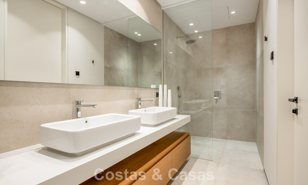 Spectaculaire, hedendaagse luxevilla te koop met zeezicht in El Madroñal, Marbella - Benahavis 796245