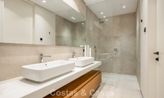 Spectaculaire, hedendaagse luxevilla te koop met zeezicht in El Madroñal, Marbella - Benahavis 796245 