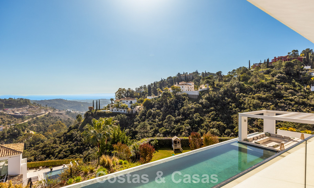 Spectaculaire, hedendaagse luxevilla te koop met zeezicht in El Madroñal, Marbella - Benahavis 796268