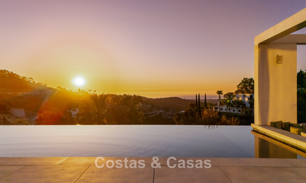 Spectaculaire, hedendaagse luxevilla te koop met zeezicht in El Madroñal, Marbella - Benahavis 796292