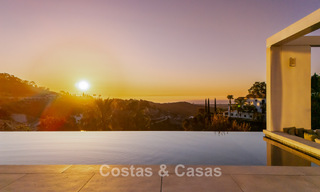 Spectaculaire, hedendaagse luxevilla te koop met zeezicht in El Madroñal, Marbella - Benahavis 796292 