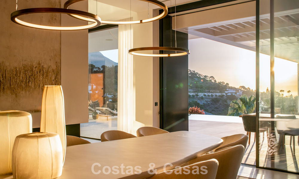 Spectaculaire, hedendaagse luxevilla te koop met zeezicht in El Madroñal, Marbella - Benahavis 796302
