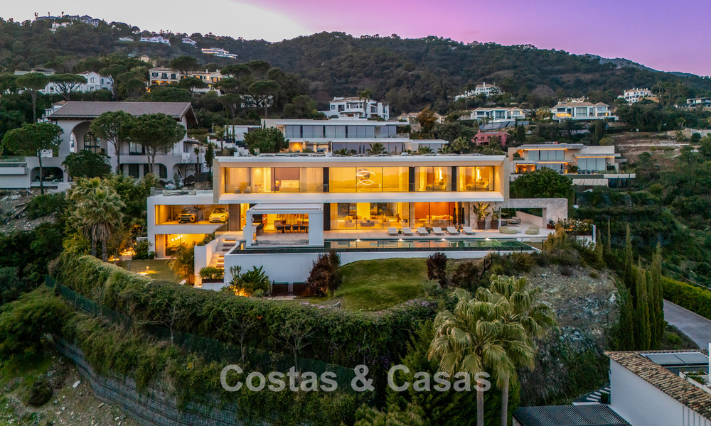 Spectaculaire, hedendaagse luxevilla te koop met zeezicht in El Madroñal, Marbella - Benahavis 796304