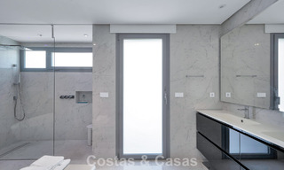 Modern gerenoveerde Andalusiche villa met berg- en zeezicht te koop in Nueva Andalucia, Marbella 796087 