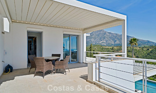 Modern gerenoveerde Andalusiche villa met berg- en zeezicht te koop in Nueva Andalucia, Marbella 796096 