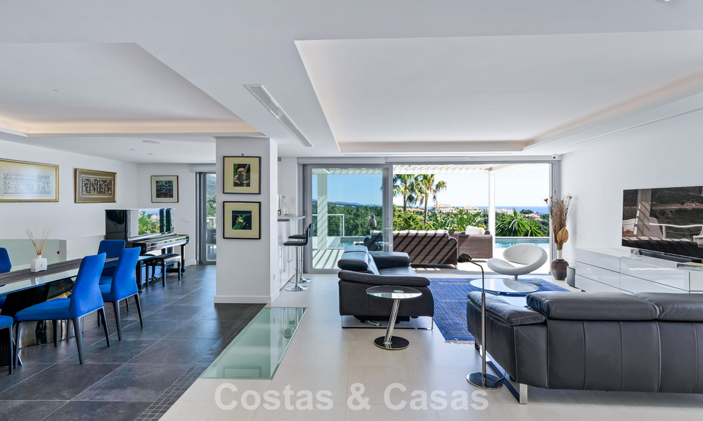 Modern gerenoveerde Andalusiche villa met berg- en zeezicht te koop in Nueva Andalucia, Marbella 796109