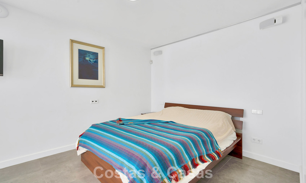 Modern gerenoveerde Andalusiche villa met berg- en zeezicht te koop in Nueva Andalucia, Marbella 796116