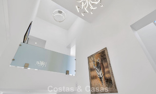 Modern gerenoveerde Andalusiche villa met berg- en zeezicht te koop in Nueva Andalucia, Marbella 796119 