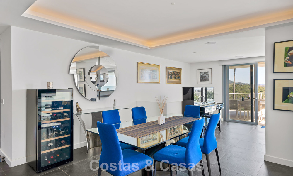 Modern gerenoveerde Andalusiche villa met berg- en zeezicht te koop in Nueva Andalucia, Marbella 796120