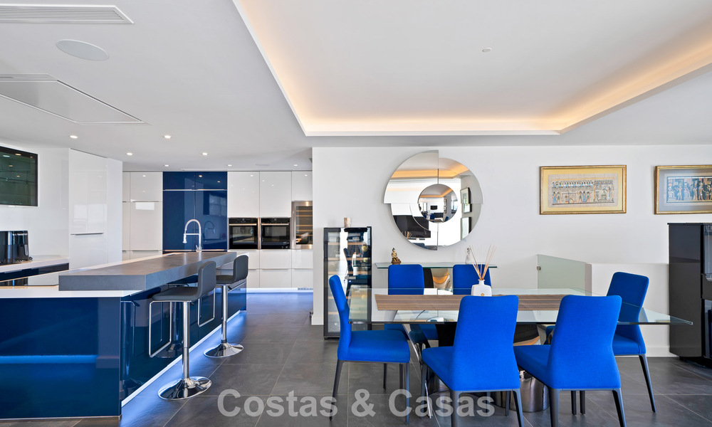Modern gerenoveerde Andalusiche villa met berg- en zeezicht te koop in Nueva Andalucia, Marbella 796121