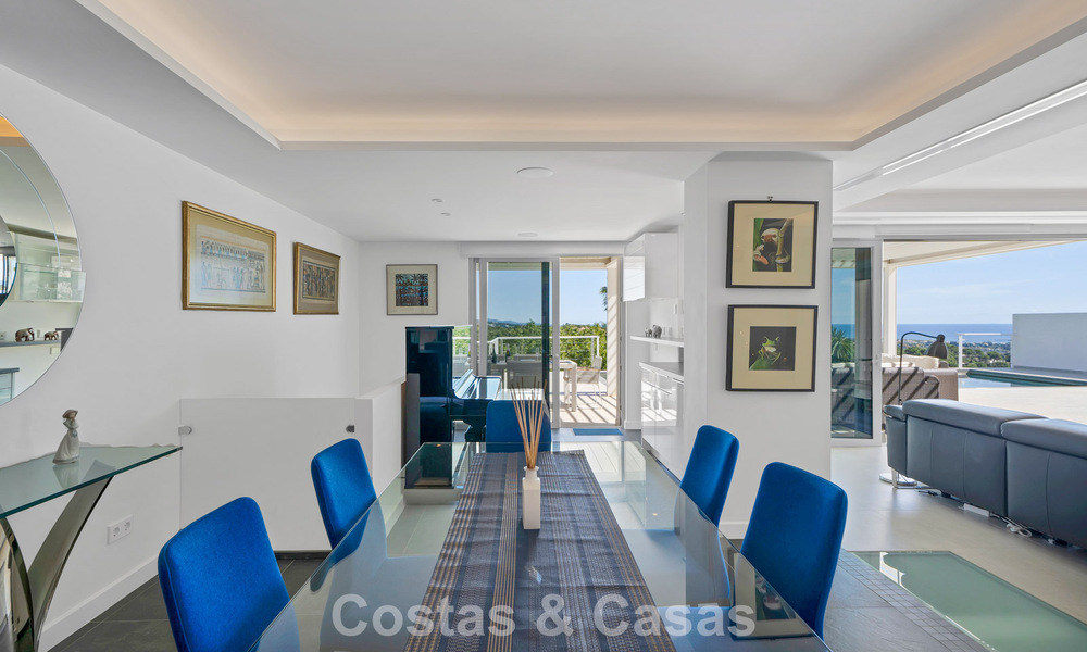 Modern gerenoveerde Andalusiche villa met berg- en zeezicht te koop in Nueva Andalucia, Marbella 796123