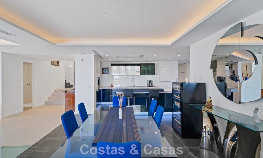 Modern gerenoveerde Andalusiche villa met berg- en zeezicht te koop in Nueva Andalucia, Marbella 796130