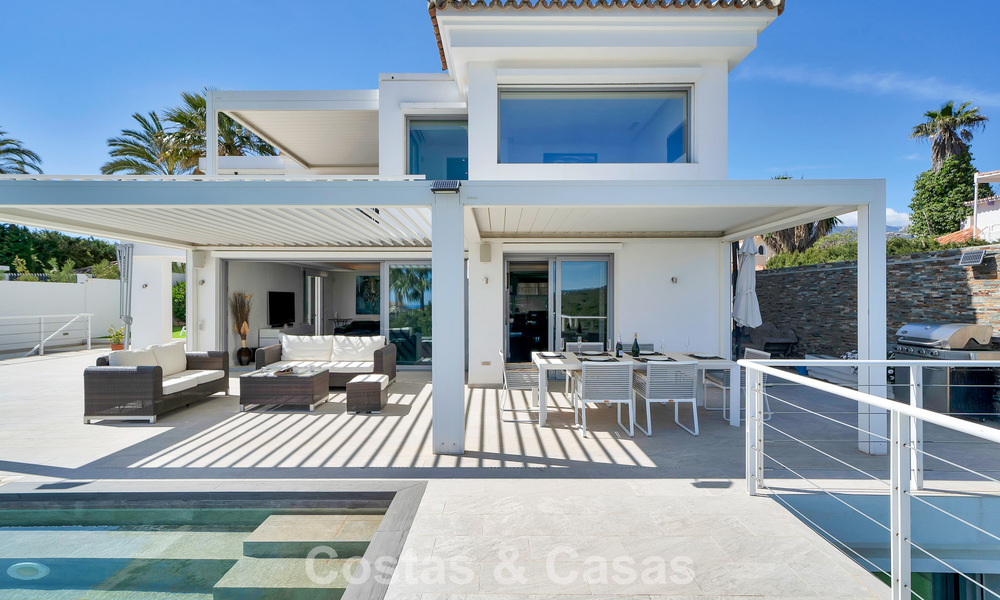 Modern gerenoveerde Andalusiche villa met berg- en zeezicht te koop in Nueva Andalucia, Marbella 796137