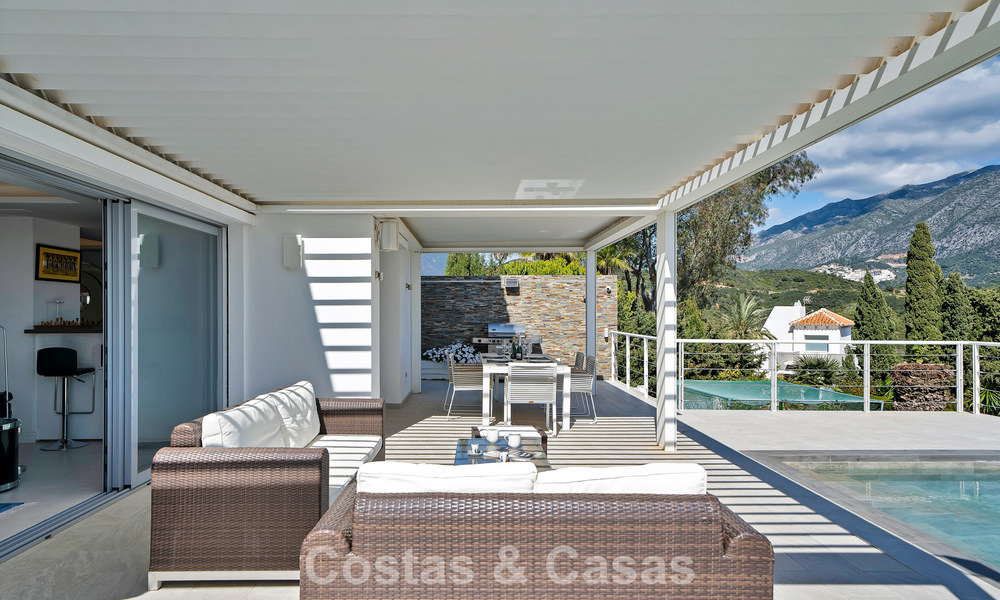 Modern gerenoveerde Andalusiche villa met berg- en zeezicht te koop in Nueva Andalucia, Marbella 796140