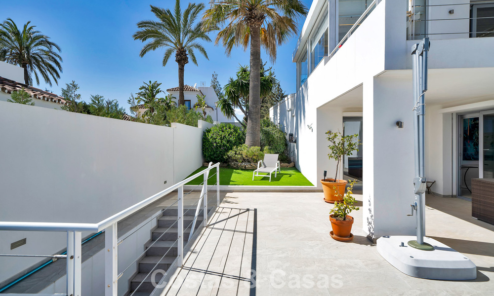 Modern gerenoveerde Andalusiche villa met berg- en zeezicht te koop in Nueva Andalucia, Marbella 796141