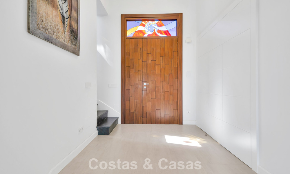 Modern gerenoveerde Andalusiche villa met berg- en zeezicht te koop in Nueva Andalucia, Marbella 796147
