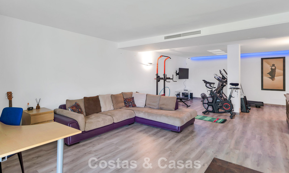 Modern gerenoveerde Andalusiche villa met berg- en zeezicht te koop in Nueva Andalucia, Marbella 796150