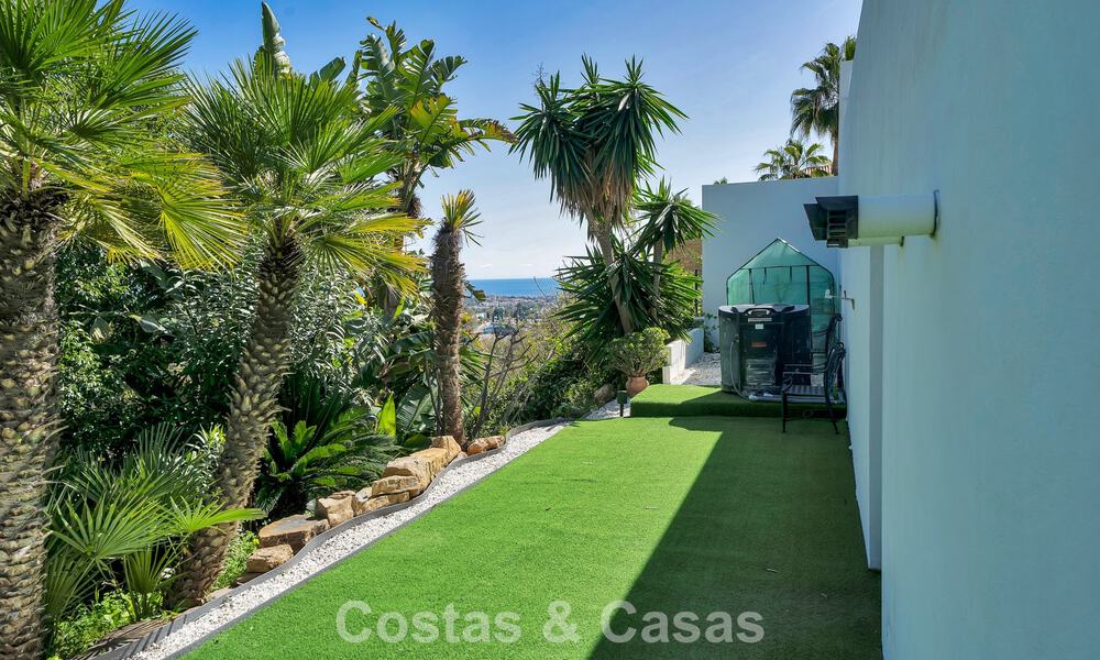 Modern gerenoveerde Andalusiche villa met berg- en zeezicht te koop in Nueva Andalucia, Marbella 796151