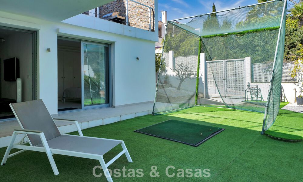 Modern gerenoveerde Andalusiche villa met berg- en zeezicht te koop in Nueva Andalucia, Marbella 796152