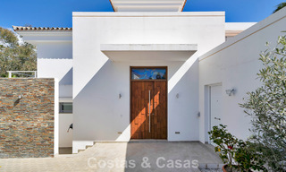 Modern gerenoveerde Andalusiche villa met berg- en zeezicht te koop in Nueva Andalucia, Marbella 796157 