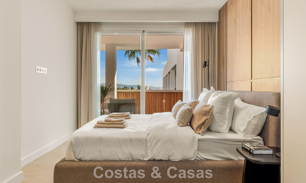 Modern gerenoveerd appartement met ruim terras te koop met weids uitzicht in Nueva Andalucia, Marbella 796051