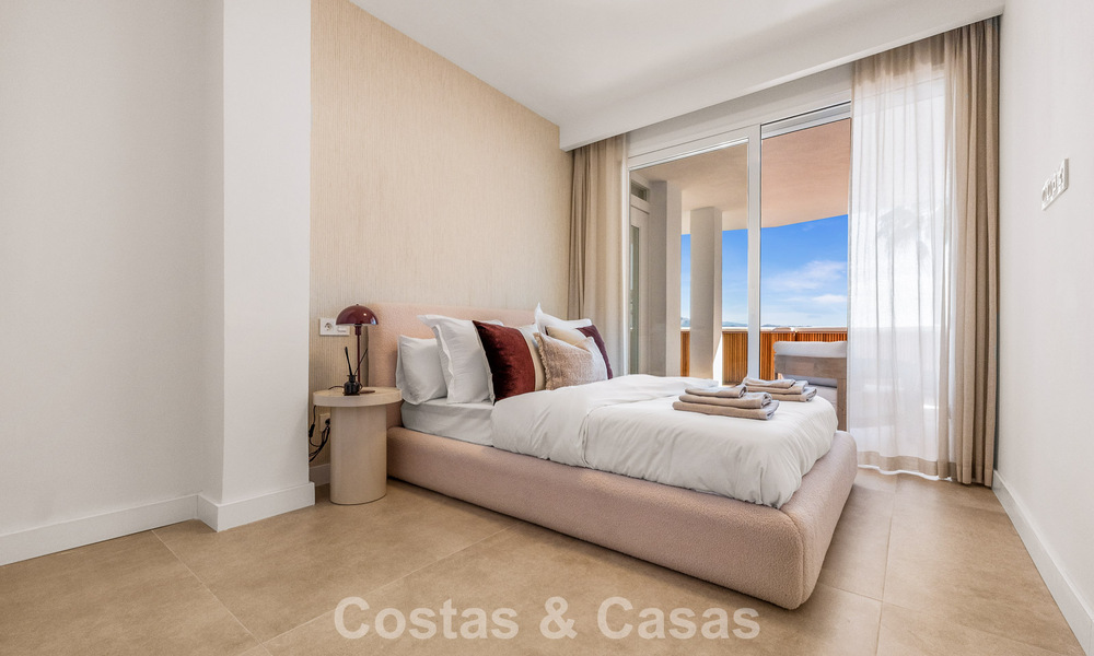 Modern gerenoveerd appartement met ruim terras te koop met weids uitzicht in Nueva Andalucia, Marbella 796063
