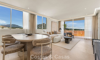 Modern gerenoveerd appartement met ruim terras te koop met weids uitzicht in Nueva Andalucia, Marbella 796066 