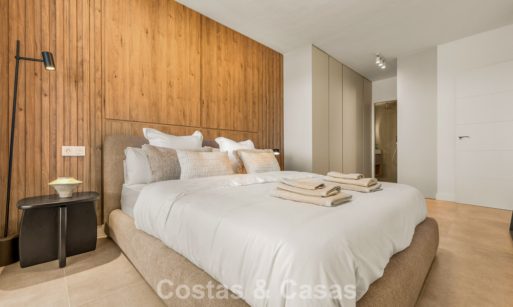 Modern gerenoveerd appartement met ruim terras te koop met weids uitzicht in Nueva Andalucia, Marbella 796068
