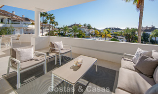 Exclusief duplex penthouse met een modern en licht interieur te koop in een beveiligd complex op de Golden Mile, Marbella 796390 