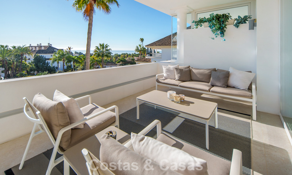 Exclusief duplex penthouse met een modern en licht interieur te koop in een beveiligd complex op de Golden Mile, Marbella 796391