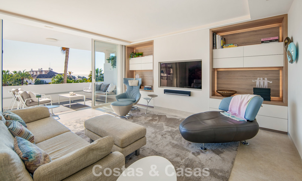 Exclusief duplex penthouse met een modern en licht interieur te koop in een beveiligd complex op de Golden Mile, Marbella 796399