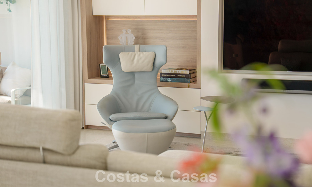 Exclusief duplex penthouse met een modern en licht interieur te koop in een beveiligd complex op de Golden Mile, Marbella 796417
