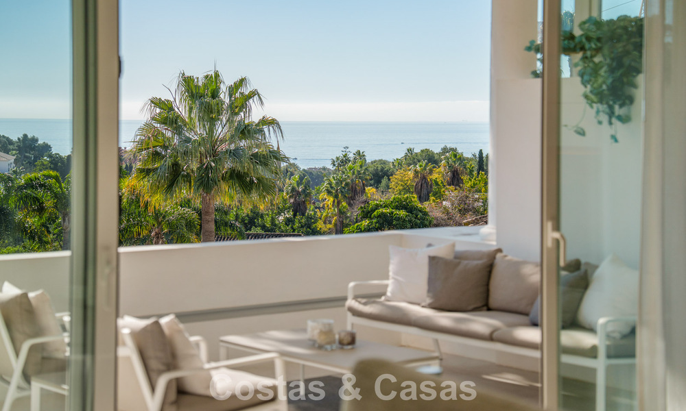 Exclusief duplex penthouse met een modern en licht interieur te koop in een beveiligd complex op de Golden Mile, Marbella 796418