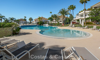Exclusief duplex penthouse met een modern en licht interieur te koop in een beveiligd complex op de Golden Mile, Marbella 796421 