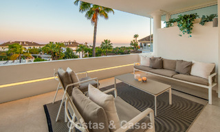 Exclusief duplex penthouse met een modern en licht interieur te koop in een beveiligd complex op de Golden Mile, Marbella 796423 