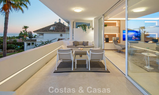 Exclusief duplex penthouse met een modern en licht interieur te koop in een beveiligd complex op de Golden Mile, Marbella 796426 