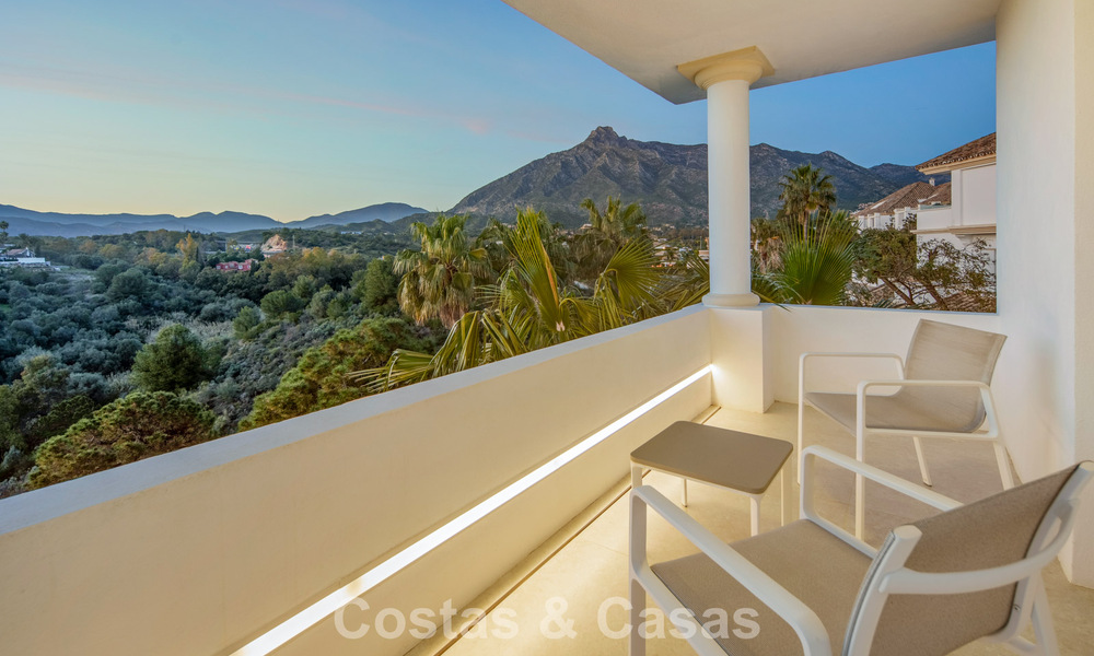 Exclusief duplex penthouse met een modern en licht interieur te koop in een beveiligd complex op de Golden Mile, Marbella 796428