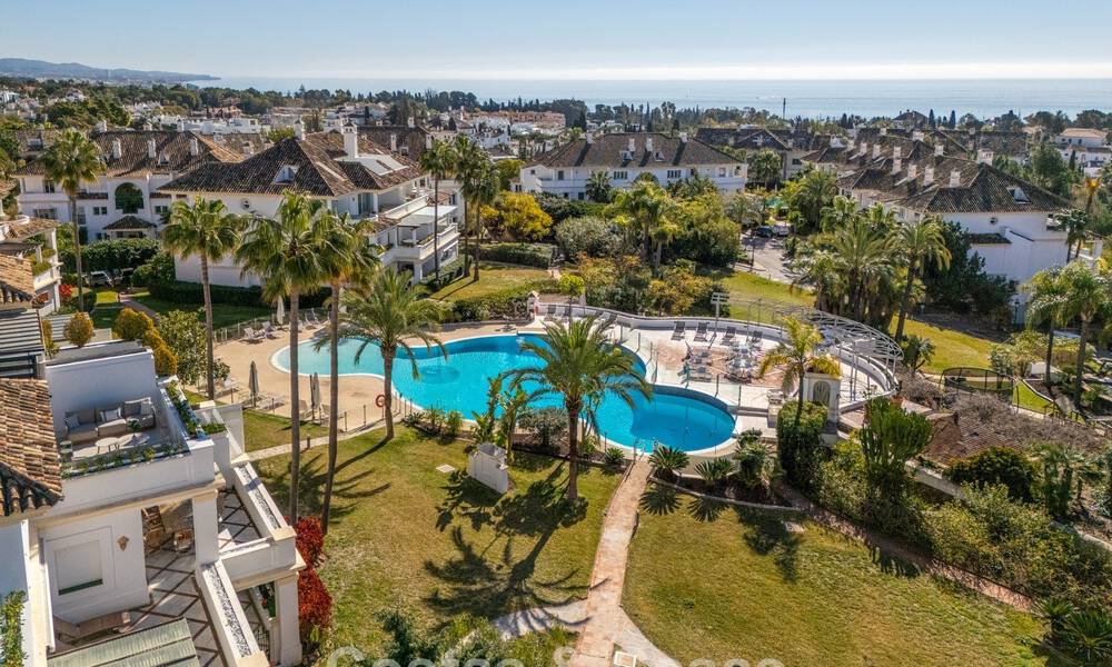 Exclusief duplex penthouse met een modern en licht interieur te koop in een beveiligd complex op de Golden Mile, Marbella 796430