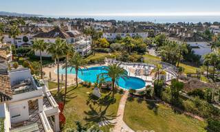 Exclusief duplex penthouse met een modern en licht interieur te koop in een beveiligd complex op de Golden Mile, Marbella 796430 