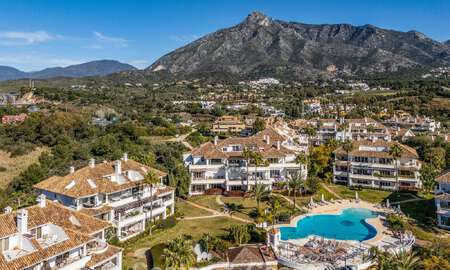Exclusief duplex penthouse met een modern en licht interieur te koop in een beveiligd complex op de Golden Mile, Marbella 796432