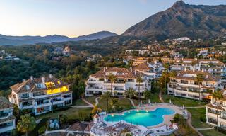 Exclusief duplex penthouse met een modern en licht interieur te koop in een beveiligd complex op de Golden Mile, Marbella 796436 