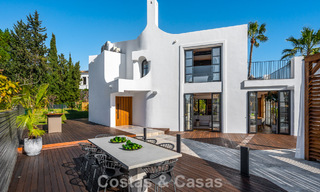 Exclusieve, architecturale villa met panoramisch golf- en zeezicht te koop in Nueva Andalucia, Marbella 796361 