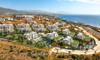 Eigentijdse, luxe appartementen met zeezicht in een nieuw complex te koop tussen Marbella en Sotogrande, Costa del Sol 796321 