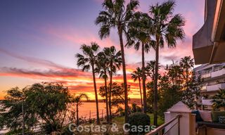 Exclusief eerstelijnstrand appartement met panoramisch zeezicht te koop in Estepona centrum 795953 